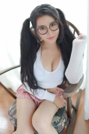 新闻联播里亮相的伊能静